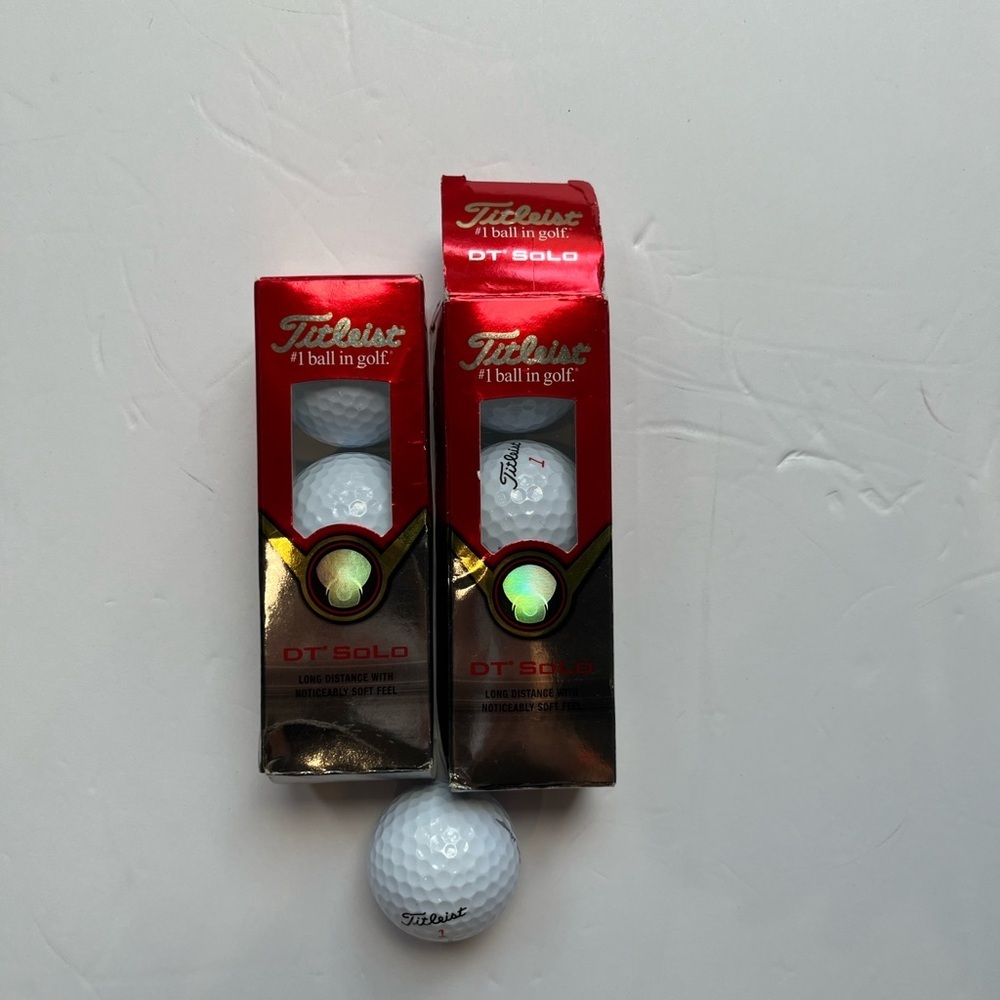 Titleist DT Solo Golf Balls - Red and Black Packaging - Picture 3 of 4